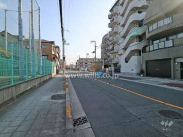 敷地北東側の前面道路