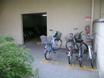 エントランス横の駐輪場