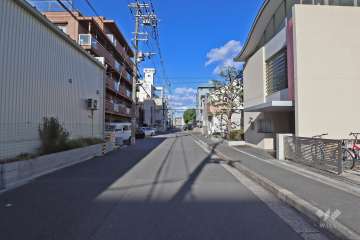 敷地北西側の前面道路