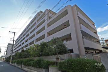 ロイヤルアーク上新庄の外観（東側から）