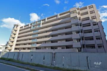 ロイヤルアーク上新庄の外観（西側から）