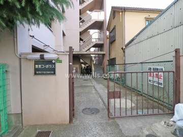 敷地入り口