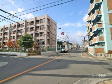 敷地北東側の前面道路