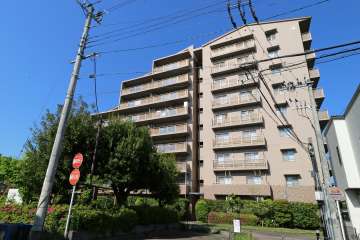 ラヴェール宝塚2号棟の外観（西側から）