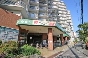 棟内にあるスーパー