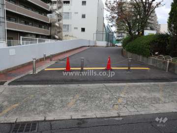 駐車場出入り口(ロボットゲート)