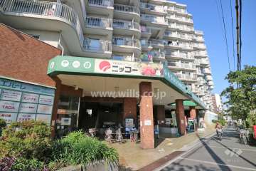 棟内にあるスーパー