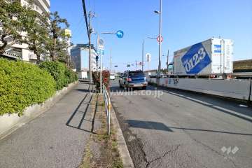 敷地南側の前面道路（淀川通）