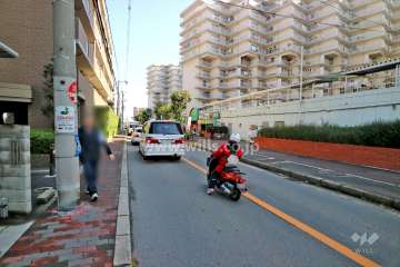 敷地北側の前面道路