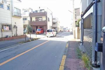 北側前面道路（東側から）