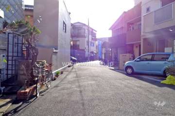 西側前面道路（北側から）