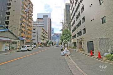 敷地南側の前面道路（東側から）