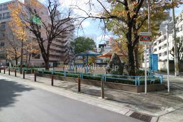 敷地西側には『山口本町公園』があります。