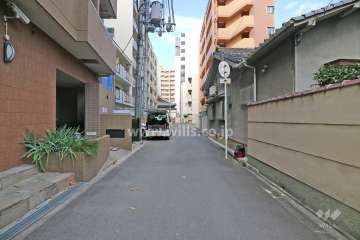 敷地東側の前面道路（南側から）