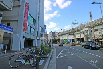 敷地北側の前面道路（東側から）