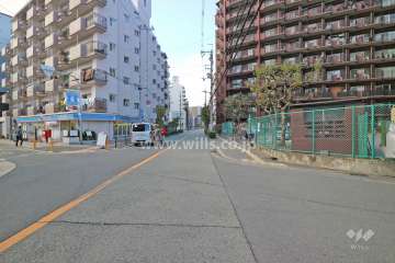 敷地南側の前面道路（東側から）