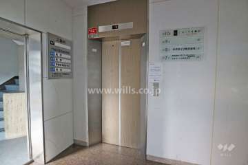 西棟のエレベーター