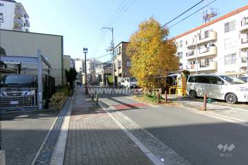 敷地北側の前面道路