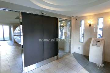 エントランスはオートロック付きです