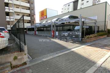 駐車場出入り口