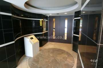 エントランスはオートロック付きです