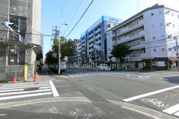 敷地南側の前面道路