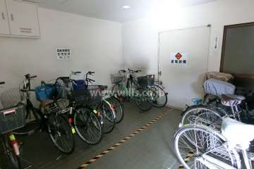 屋内に設けられた駐輪場