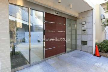 エントランスはオートロック付きです