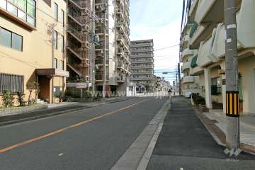 敷地東側の前面道路