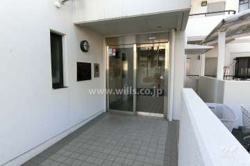 エントランスはオートロック付きです