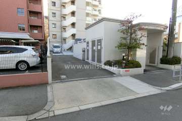 駐車場出入り口