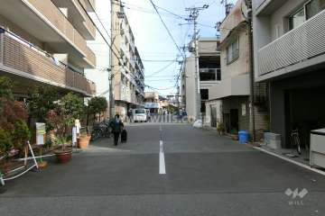 敷地南側の前面道路