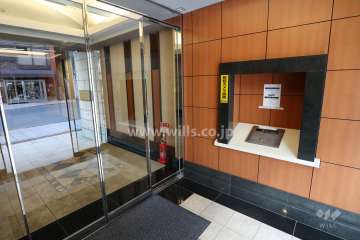 エントランスはオートロック付きです。