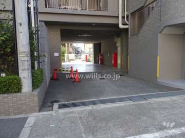 駐車場出入り口