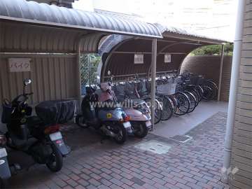 駐輪場とバイク置き場