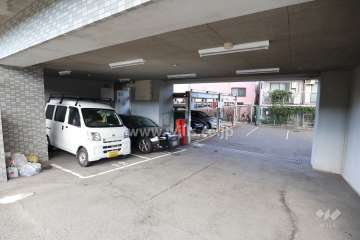敷地内駐車場(屋内平面式と屋外機械式)