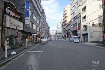 敷地東側の前面道路（南側から）