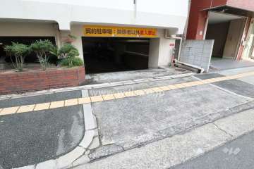 駐車場出入り口