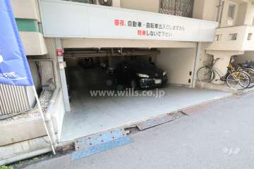 駐車場出入り口