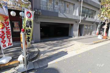 駐車場出入り口(東側)