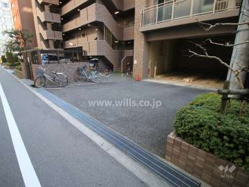 駐車場出入り口