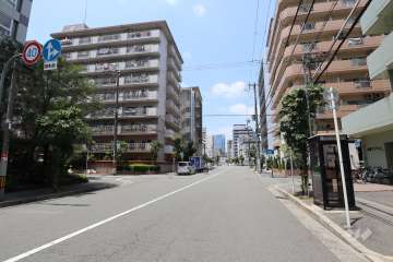 敷地東側の前面道路