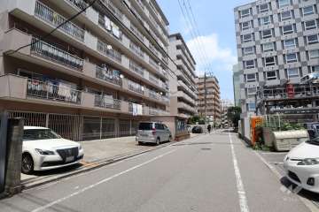 敷地南側の前面道路