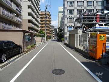 敷地南側の前面道路