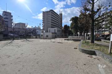 ウィルコート新大阪南の敷地東側にある木川南公園
