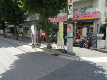 1階にはお店が入っています。