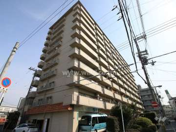 コスモハイツ新大阪の外観（南西側から）