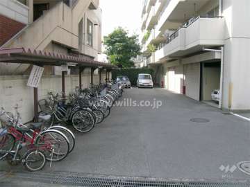 駐車場と駐輪場