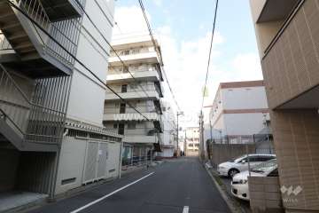 敷地南側の前面道路