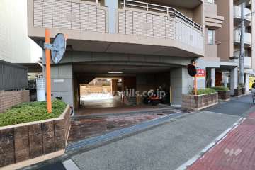 駐車場の出入り口